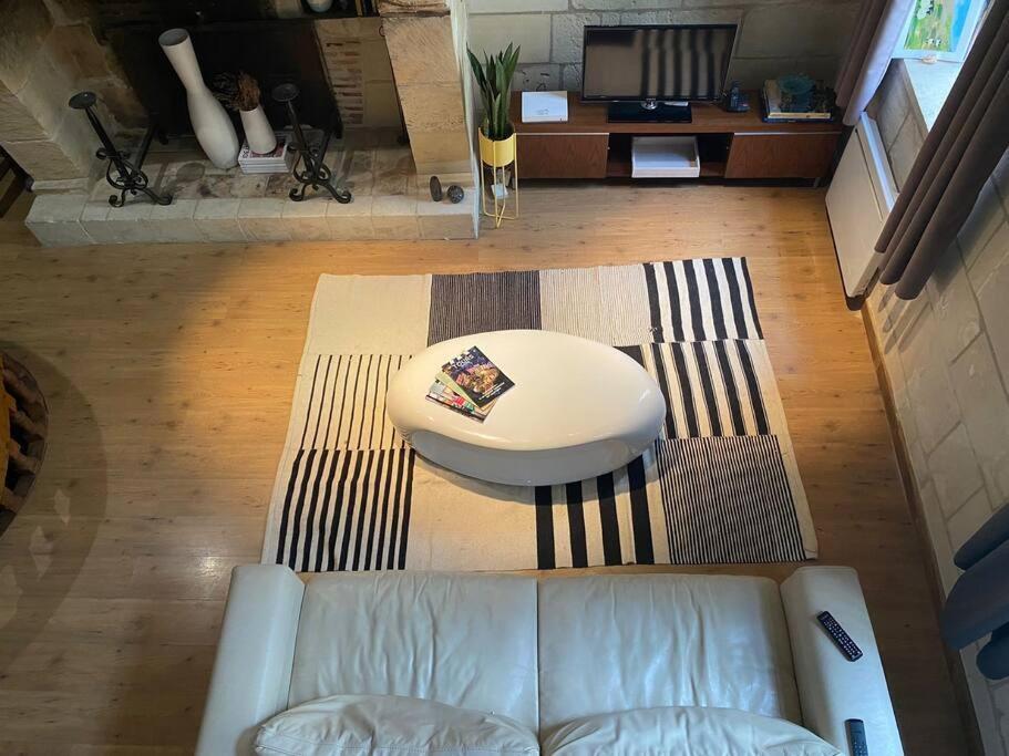 Robin Quantin In The Heart Of Old Appartement *